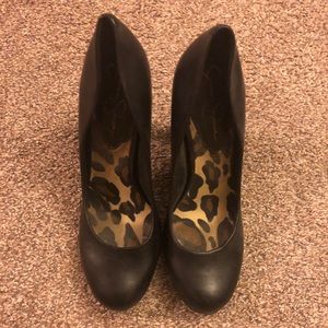 Jessica Simpson Black Round Toe Heels